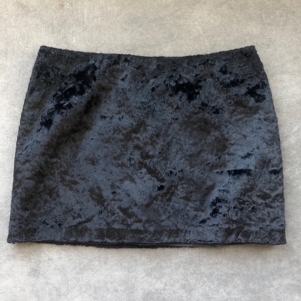 GUESS fur mini skirt